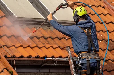 Démoussage et hydrofuge de toiture à Gourdon